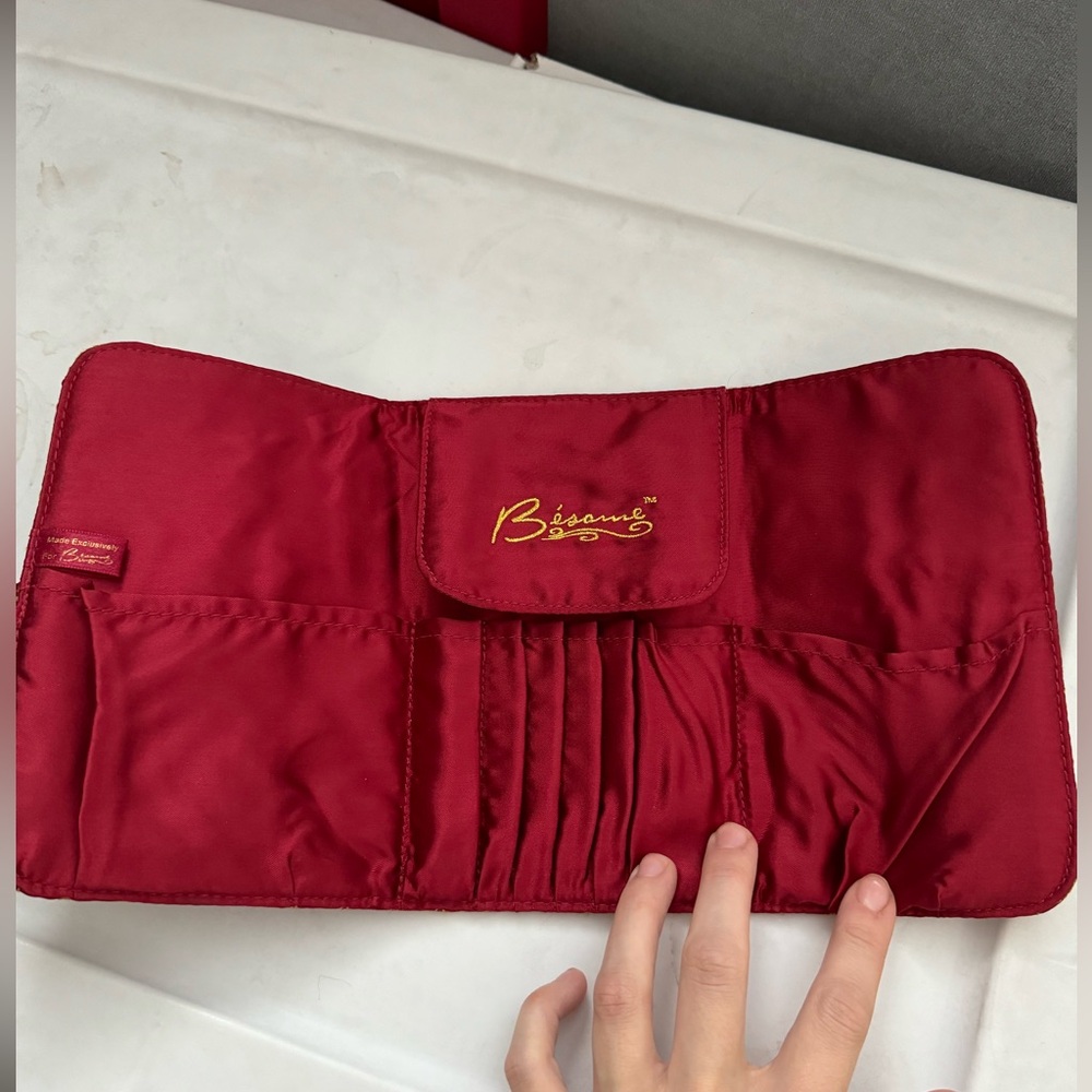 - New Besame’s brush roll